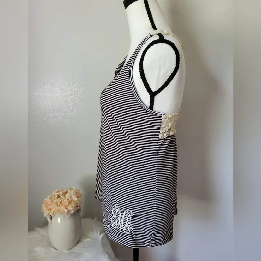 Ge Rui Si Tank Top - Picture 2 of 5